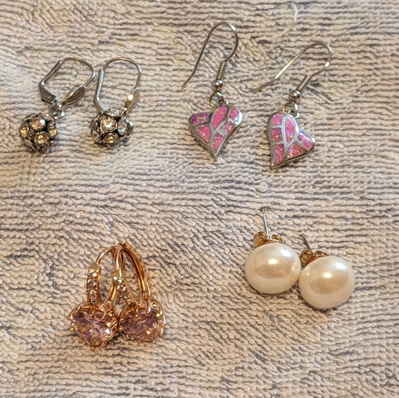Five pairs of cute earrings - Picture 3 of 5